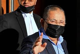 Jabatan siasatan jenayah perdagangan (jsjp) menganggarkan jenayah kolar putih telah mengakibatkan kerugian berjumlahm rm546, 114,099. Rasuah Isa Samad Dijatuhi Hukuman 6 Tahun Penjara Dan Denda Rm15 45 Juta Astro Awani