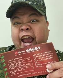 耶～~沒想到太帥不用當兵的我，居然還會被教召？！最近收到了必勝客的教召令挑戰書，沒想到被教召還能填飽肚子真幸福！一收到我馬上直接殺去必勝客吃爆特種部隊鍋比薩，一入口那薄薄爽脆的餅皮與泡麵特別的口感讓我一吃再吃！酸酸辣辣的泡菜與鹹香的豬肉在嘴裡完美融合  ...