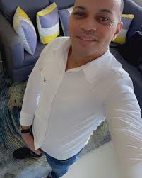 Eriberto Castro Enmanuel added...