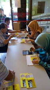 Untuk melihat detail lagu sampul surat klik salah satu judul yang cocok. Sampul Surat In English Sampul Surat Hari Pertama What Does Sampul Surat Mean In English Idrisayu