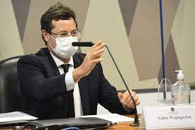 Fabio wajngarten is a brazilian government official who is the secretary of communication for the wajngarten met with us president donald trump in florida days before testing positive for corona. J Xufwqxvykztm