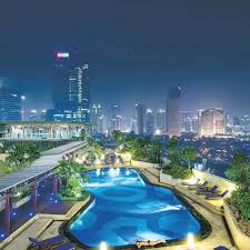 Das Luxus Hotel Indonesia Kempinski In Jakarta Hat Einen Spektakularen Pool Auf Dem Dach Hotel Spa Bali
