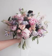 Average Cost Of Wedding Flowers And Centerpieces Wedding Flowers Flower Arrangements Wedding Flower Girl