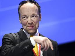 4/4 erityismaininnan ansaitsee se arvio, että perussuomalaisia uhkaa luopumiseni myötä radikalisoituminen ja äärioikeistolaistuminen. Halla Aho Greens And Finns Party The Only To Adapt To New Political Landscape