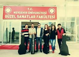 Batman'ın kozluk ilçesinde belediye başkanının hedef alındığı silahlı saldırıda kadın öğretmen hayatını kaybetti. Batman Daki Saldirida Senay Ogretmen Yasamini Yitirdi