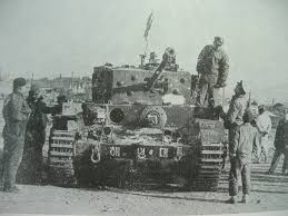 It was released along with the initial british ground tree in update 1.55 royal armour. British Cromwell Tanks Republic Of Korea Armed Forces Facebook