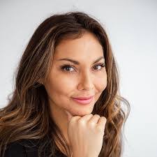 Leanne Larsen's Instagram, Twitter & Facebook