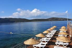 Bodrum kumbahçe sahilibodrum kalesi'nin karşısında bulunan ve merkeze son derece yakın olan kumbahçe sahili oldukça temiz ve bir o kadar da güzel plajlardan biridir. Kultur Bakanligi Bodrum Da Halk Plaji Acti Turizm Gunlugu