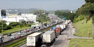Grupos dizem que motoristas que participarem irão de modo autônomo . Caminhoneiros Protestam Mas Fluxo E Normal Em Rodovias Federais