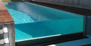Pared De Piscina En Vidrio Laminado Y Templado Extraclaro 15 15 15 Lamicruz Laminatedandtempered Lamicruz Glasso Vidrio Laminado Laminado Piscinas