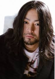 イケメンからおっさんまで 山田孝之のヒゲパワーとその魅力 長い髪の男 長髪の男性 ヘアスタイル ロング