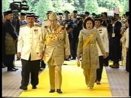 Abdullah of pahang and his queen consort, tunku azizah aminah maimunah departed at 9:15 a.m. Download Istiadat Pertabalan Ke 12 3gp Mp4 Codedfilm