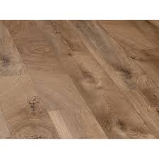 Dieses laminat besticht in schicker dielenoptik eiche natur rustikal nachbildung mit einer authentischen flächenwirkung und fühlbarer oberflächenstruktur. Laminatboden Excellent Plus Eiche Fresco Borke Dunkel 8 Mm Kaufen Bei Obi