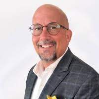 Karen Veith's Instagram, Twitter & Facebook