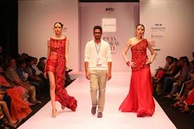 Indiarunwayweek Fashion Show Govindaraju Fashion Designer Fashion Sleeveless Formal Dress Formal Dresses