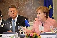 Cei doi au plecat din țară la scurt timp după revoluția din decembrie 1989. Klaus Iohannis Wikiwand