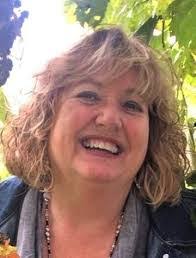 Elizabeth Grimshaw's Instagram, Twitter & Facebook