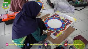 50 contoh gambar kaligrafi arab sederhana keren dan mudah. Pospenas Viii Jawa Barat Banten Raih Emas Dari Cabang Kaligrafi Hiasan Mushaf Website Resmi Pemerintah Provinsi Banten