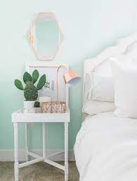 Elle est composée d'un lit double et d'un lit simple, d'une salle de bain privative (douche et lavabo), d'un rangement pour le linge, et d'un bureau. 1001 Conseils Et Idees Pour Une Deco Couleur Vert D Eau