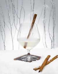 Warm And Soothing You Ll Love The Aromatic Gin Toddy Recipe Hot Toddy Warm Cocktails Tanqueray Gin