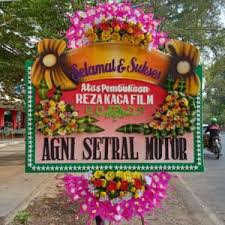 Selamat tahun baru… jika tahun 2021 banyak tantangan mari tuntaskan dengan ketekunan bila tahun 2021 ada kekecewaan kita hadapi dengan senyuman selamat tahun baru 2021, semoga… januari akan menjadi kisah ceriamu februari akan menjadi cerita romantismu maret akan menjadi perjalanan. Karangan Bunga Papan Ucapan Selamat Sukses Online Semarang