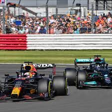 Hamilton gewinnt nach grosser aufholjagd sein heimrennen. Formel 1 Jetzt Live Im Tv Und Im Live Stream Hier Lauft Das Silverstone Rennen Formel 1