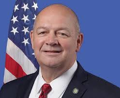 Jefe de la FAA dice que ve una solución eléctrica “sencilla” para los 737  MAX