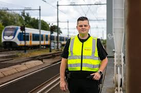 Prorail is gestart met een wervingscampagne voor treinverkeersleiders. Prorail Ik Denk Dat Iedereen Van Kinds Af Aan Wel Heeft Facebook