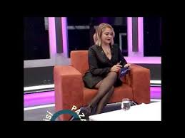 Türkiye'nin başarılı ve güzel haber spikeri şuan ''ntv'' de boy gösteren buse yıldırım ile keyifli bir röportaj gerçekleştirdik. Buse Bicer Bacak Mp4 3gp Flv Mp3 Video Indir
