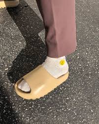 Shop the finest selection of nike, jordan, yeezy, and more. Did You Grab The Yeezy Slippers With Double The Market Price These Five Pairs Of Slippers Are Also Suitable For This Summer Daydaynews