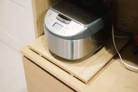 無印良品の食器棚を炊飯器が使いやすいようにスライドレールでdiy カラフル キッチン 収納棚 無印 炊飯器 引き出し レール