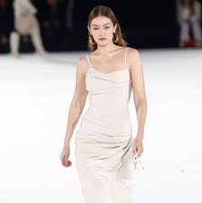 Confirming this theory ahead of the weekend, the new mom stepped out in a knitted sweater that looked like it came straight. Jacquemus On Sale Discounted Jacquemus Clothes