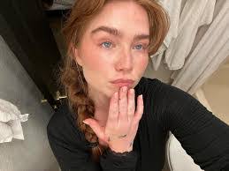 Alexis Priest's Instagram, Twitter & Facebook