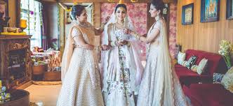 Open hairstyles with an updo look absolutely classy with sarees and when you add curls to them it makes you really gorgeous. How To Wear Lehenga Saree Step By Step Bewakoof Blog