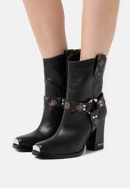 Guess pumps 'baako' zwart dames outlet. Guess Flavia Enkellaarsjes Met Hoge Hak Brown Ocra Bruin Zalando Nl