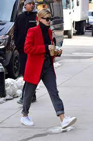 What To Wear With Black Jeans In 15 Celebrity Approved Outfits Jeans Outfit Winter Street Style Outfit Winter Fashion Outfits