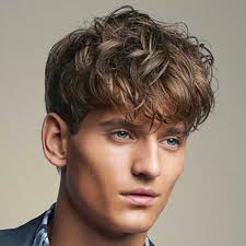 Tra i tagli capelli uomo primavera 2020 più popolari troviamo infatti haircut lunghi, medio lunghi e ovviamente i classici tagli maschili scalati, dai tagli . Tagli Capelli Parrucchiere Uomo A Monteprandone