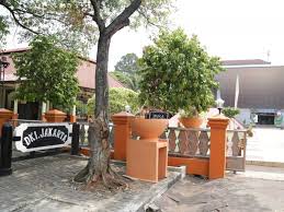 Namun, masih ada beberapa rumah yang digunakan sebagai objek wisata dengan tujuan edukasi. Anjungan Provinsi Dki Jakarta Di Tmii Beritajakarta Id