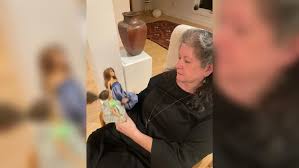 New York woman Barbara Lakin restores old Barbies for migrant girls