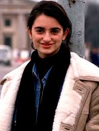 La segunda vez no la pero es con pedro almodovar que penelope cruz, ha obtenido los papeles màs relevantes de su carrera, baste mencionar todo sobre mi madre o. Penelope Cruz Todo Lo Que No Sabias De La Actriz Ella