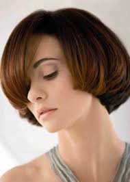 Bob frizura na nogi (24 fotografij): značilnosti kratke bob pričeske, s  podaljšanjem in šiška, pogled od zadaj na frizuro