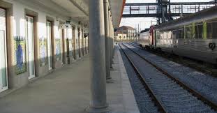Pessoal, para quem não está a par, hoje houve greve dos comboios (havendo agressões a 'picas' nas estações e tudo.), ainda não conseguimos encontrar uma fonte credível que nos diga se isto vai. Hoje E Dia De Greve De Comboios A Adesao Ronda Os 100 E Nao Ha Servicos Minimos