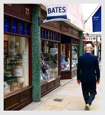 Bates Hats Is A World Famous Hatter With A Presence On London S Jermyn Street Since 1898 They Have A Stuffed Cat As A Masco London London Fashion London Life