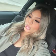 Inez Connally (@inez9)