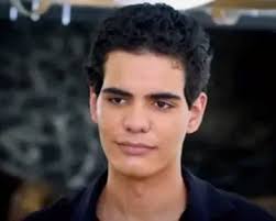 Cristian le hizo una visita a una casa. Necesito hablar con César... Grupo  lo atenderá.. Ustedes saben que está muy dolido por la novia que lo dejó  por éste y ese bichito