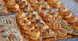 Petits Fours Sales Le Sucre Sale D Oum Souhaib Recette Petit Four Aperitif Petit Four Apero Petits Fours Sales