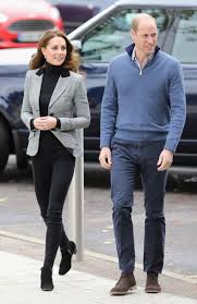 Herzogin kate kennen wir mit stets eleganten outfits und perfekt gestylten haaren. Pin On Kate Middleton