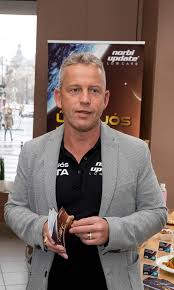 A sztárcsemetét korábban rengetegen támadták az alakja miatt, azonban ő erőt vett magán és lefogyott. Schobert Norbi Ez Volt Gesztesi Karcsi Es Fia Marko Kozos Titka Indirekt Hu