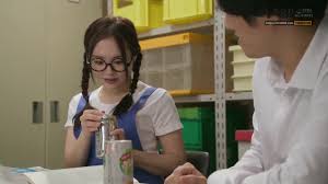 đằng sau khuôn mặt ngây thơ với chiếc kính cận là một dâm nữ - Sex Hay -  SexTop1.page