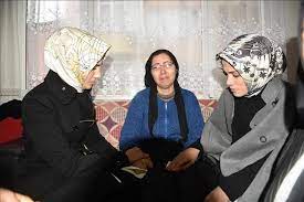 Dipublikasikan tanggal 16 peb 2015. Turkey Erdogan S Daughters Visit Family Of Slain Young Woman